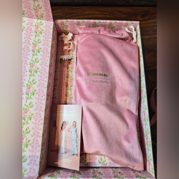 Stanley x LoveShackFancy Pink Floral Tumbler NEW 40oz - Picture 3 of 8